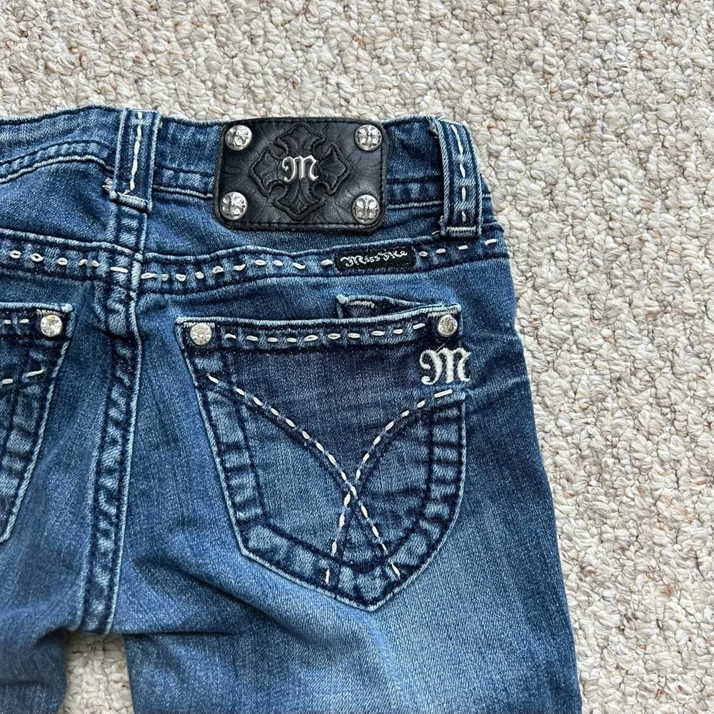 Miss Me Blue Bermuda Jean Shorts Womens 26 JW5306M Dark Wash 12" Inseam Slim - Picture 4 of 11